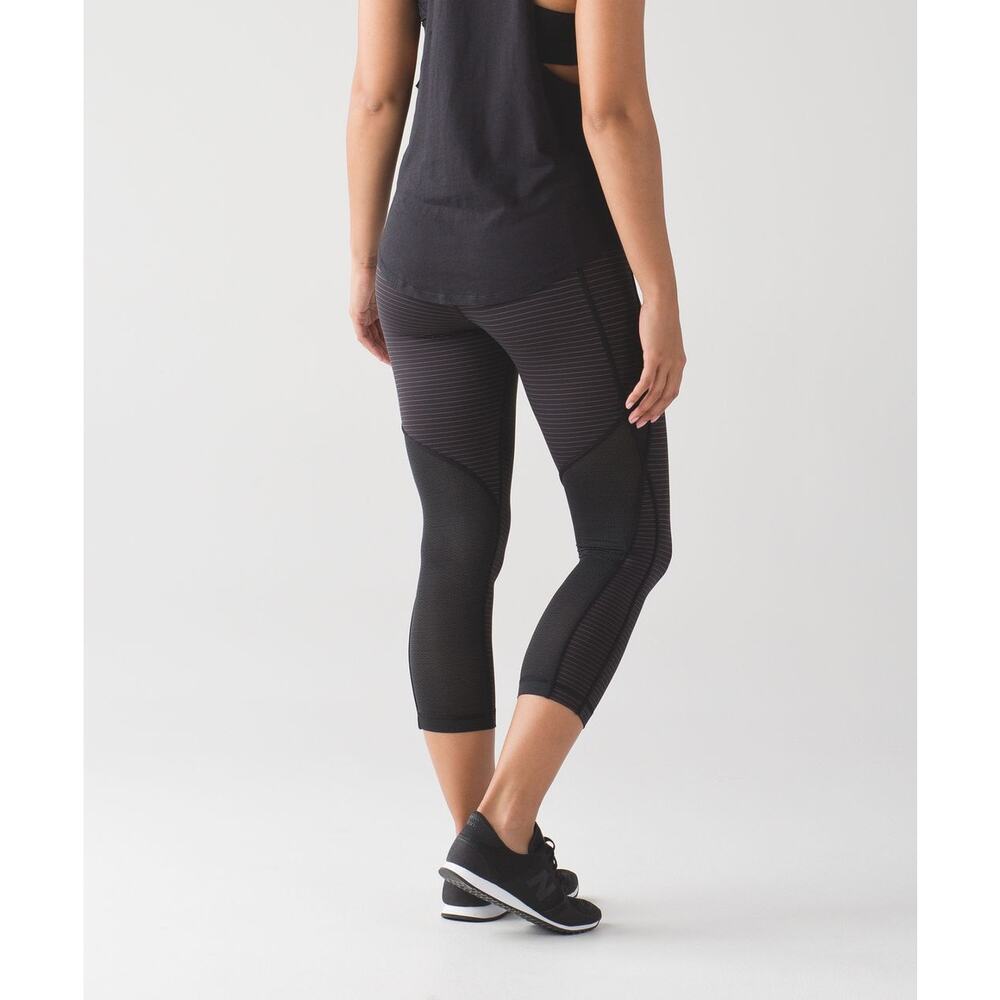 Lululemon Conduit Crop Black Stripe Leggings Size 8 Activwear‎ Running Capris